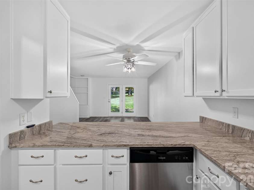 132 Colony Drive, Arden, NC 28704.  MLS# CAR4418273, YatesRealty ID 48844. Gorgeous new countertops!