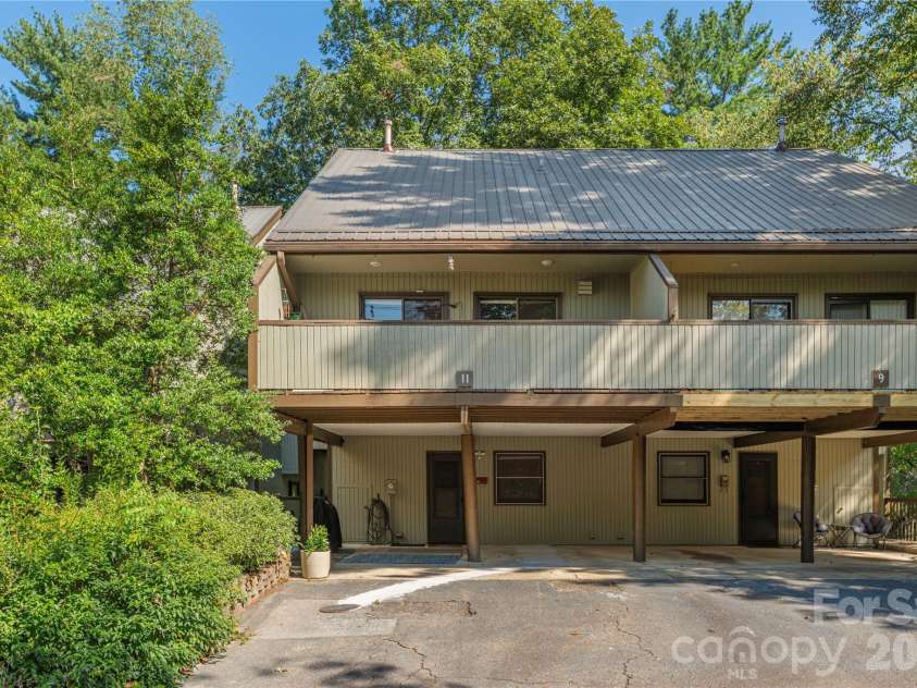 11 Maple Ridge Lane, Asheville, NC 28806.  MLS# CAR4420980, YatesRealty ID 48845. 