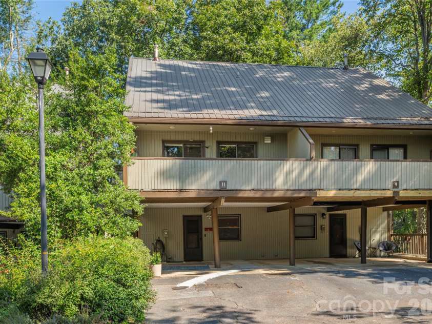 11 Maple Ridge Lane, Asheville, NC 28806.  MLS# CAR4420980, YatesRealty ID 48845. 