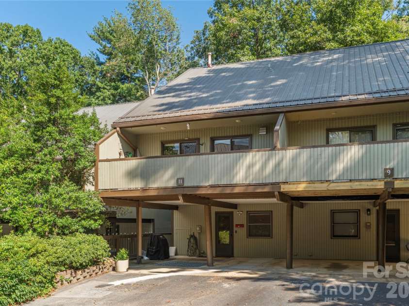 11 Maple Ridge Lane, Asheville, NC 28806.  MLS# CAR4420980, YatesRealty ID 48845. Welcome to 11 Maple Ridge Lane