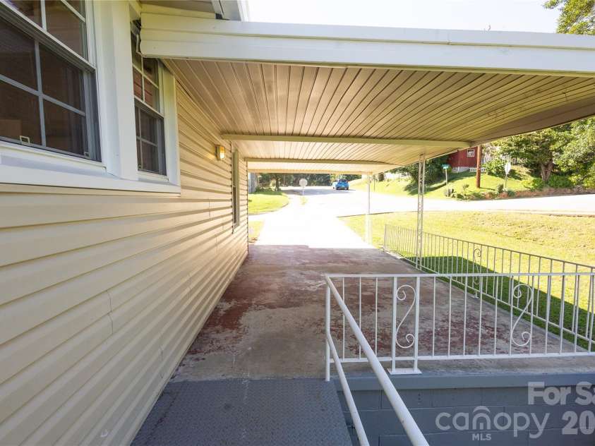 346 Park Avenue, Marion, NC 28752.  MLS# CAR4418440, YatesRealty ID 48848. 
