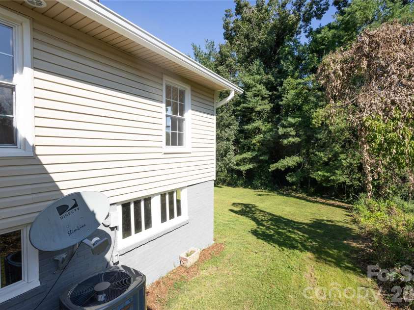 346 Park Avenue, Marion, NC 28752.  MLS# CAR4418440, YatesRealty ID 48848. 
