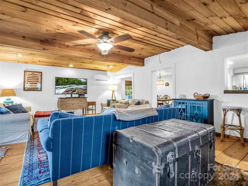 291 Tryon Bay Circle, Lake Lure, NC 28746.  MLS# CAR4202352, YatesRealty ID 4885. 