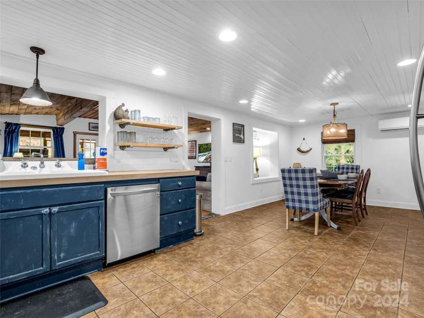 291 Tryon Bay Circle, Lake Lure, NC 28746.  MLS# CAR4202352, YatesRealty ID 4885. 