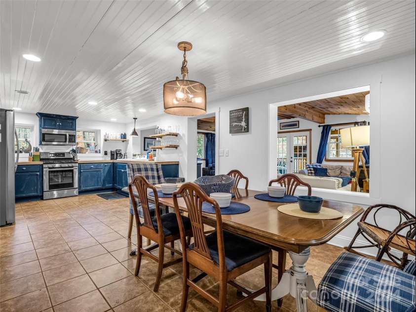 291 Tryon Bay Circle, Lake Lure, NC 28746.  MLS# CAR4202352, YatesRealty ID 4885. 