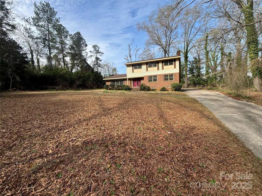 407 Covington Street, Rockingham, NC 28379.  MLS# CAR4237436, YatesRealty ID 4885. 