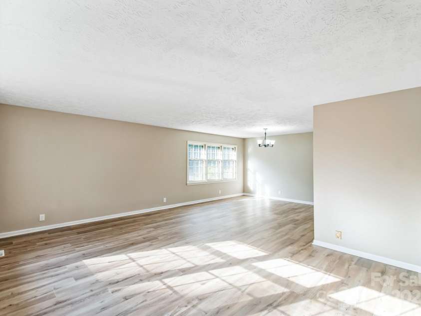 407 Covington Street, Rockingham, NC 28379.  MLS# CAR4237436, YatesRealty ID 4885. DINNING AREA