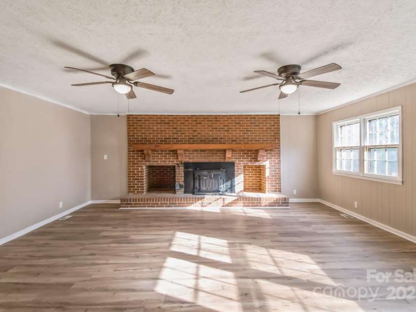 407 Covington Street, Rockingham, NC 28379.  MLS# CAR4237436, YatesRealty ID 4885. GREAT ROOM