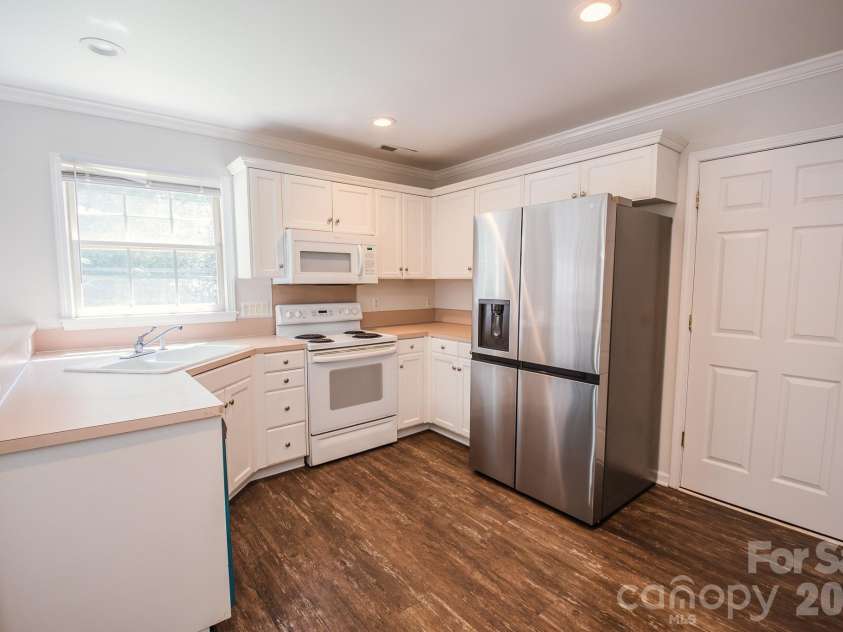 4456 Alexander Hill Court, Harrisburg, NC 28075.  MLS# CAR4404801, YatesRealty ID 48850. Kitchen