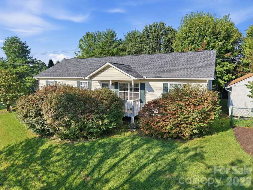 11 Brant Lane, Weaverville, NC 28787.  MLS# CAR4421295, YatesRealty ID 48852. 