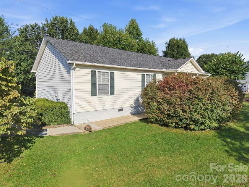 11 Brant Lane, Weaverville, NC 28787.  MLS# CAR4421295, YatesRealty ID 48852. 