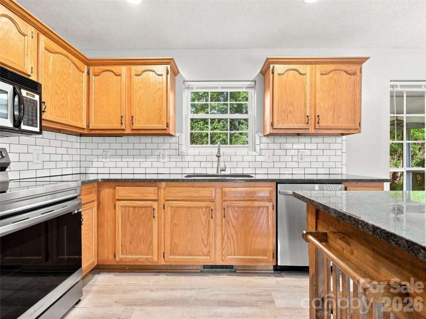 11 Brant Lane, Weaverville, NC 28787.  MLS# CAR4421295, YatesRealty ID 48852. 