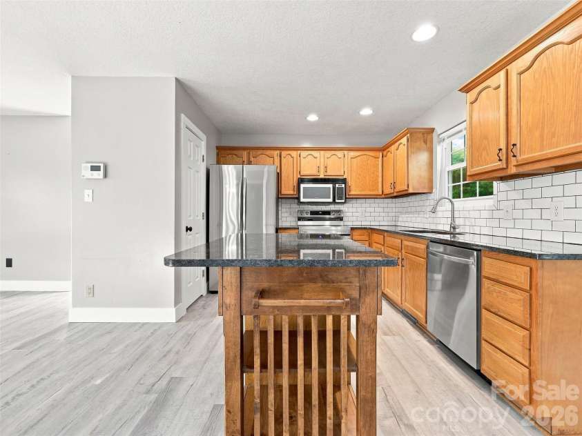11 Brant Lane, Weaverville, NC 28787.  MLS# CAR4421295, YatesRealty ID 48852. 
