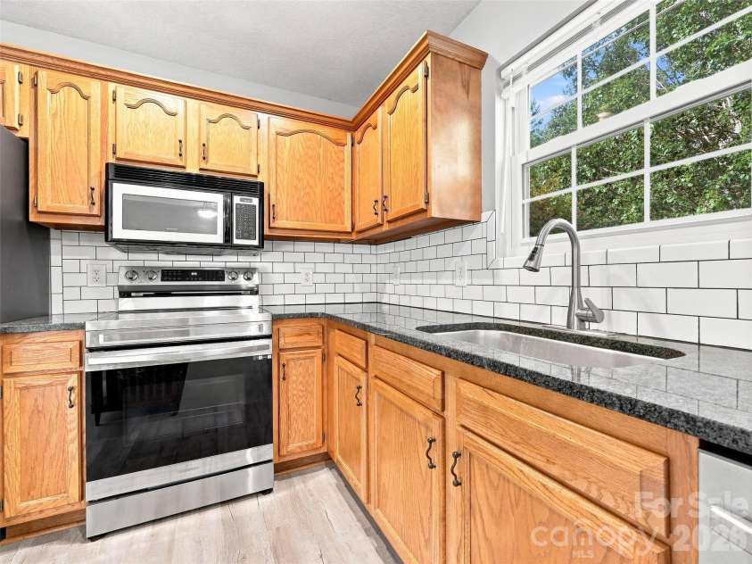 11 Brant Lane, Weaverville, NC 28787.  MLS# CAR4421295, YatesRealty ID 48852. 