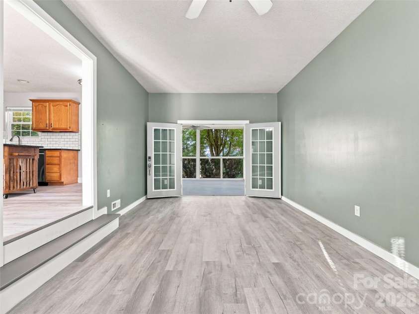11 Brant Lane, Weaverville, NC 28787.  MLS# CAR4421295, YatesRealty ID 48852. 