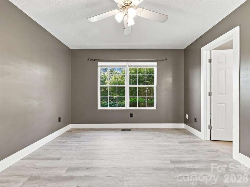 11 Brant Lane, Weaverville, NC 28787.  MLS# CAR4421295, YatesRealty ID 48852. 
