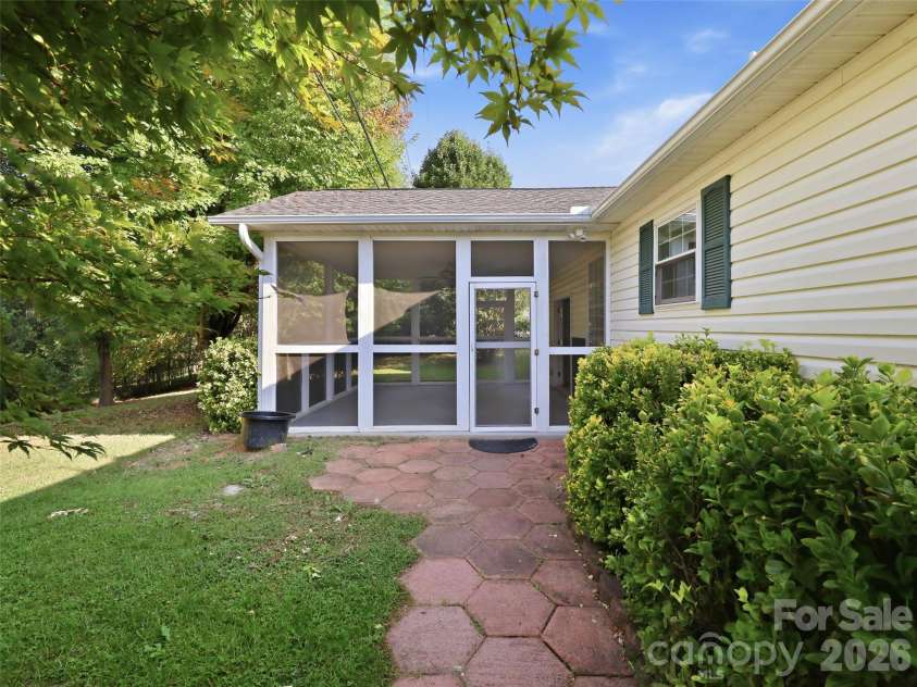 11 Brant Lane, Weaverville, NC 28787.  MLS# CAR4421295, YatesRealty ID 48852. 