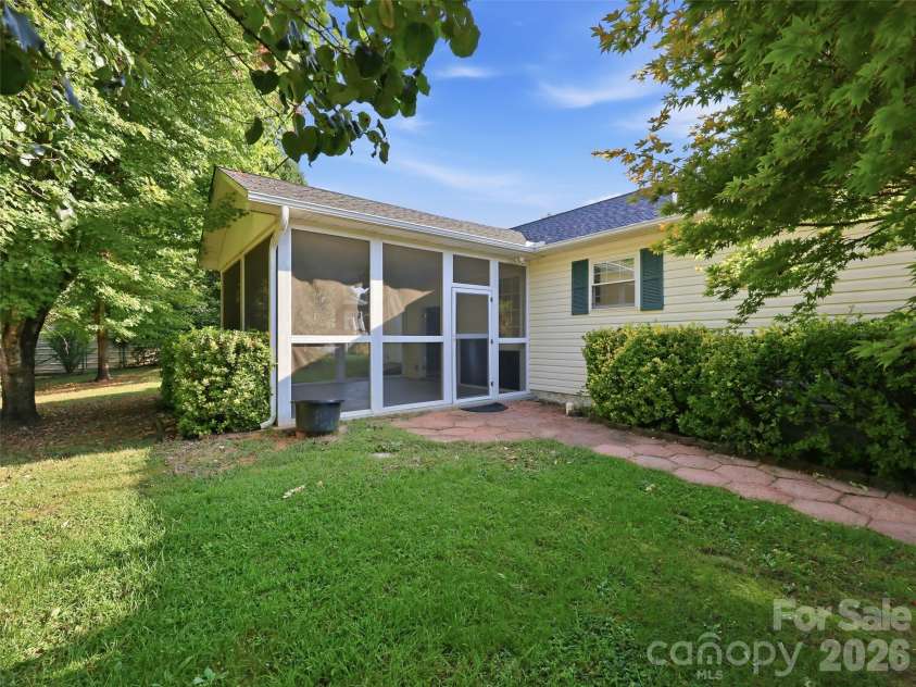 11 Brant Lane, Weaverville, NC 28787.  MLS# CAR4421295, YatesRealty ID 48852. 