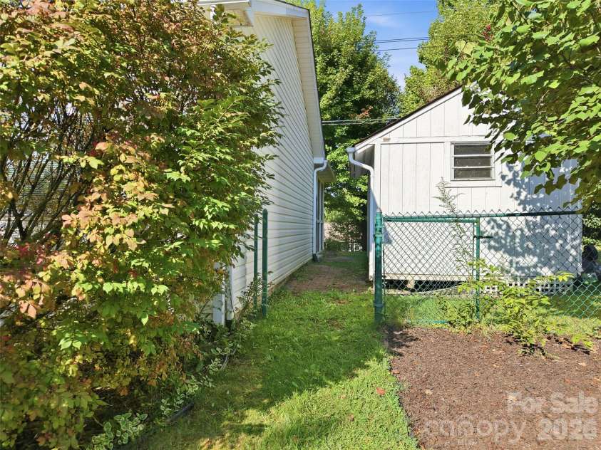 11 Brant Lane, Weaverville, NC 28787.  MLS# CAR4421295, YatesRealty ID 48852. 