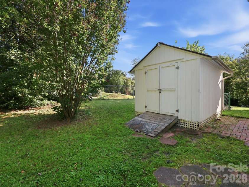 11 Brant Lane, Weaverville, NC 28787.  MLS# CAR4421295, YatesRealty ID 48852. 