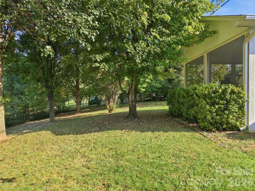 11 Brant Lane, Weaverville, NC 28787.  MLS# CAR4421295, YatesRealty ID 48852. 