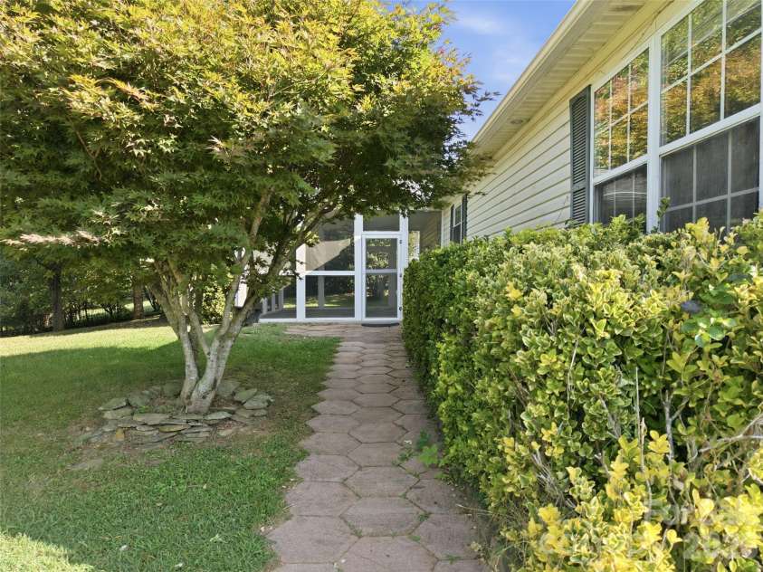 11 Brant Lane, Weaverville, NC 28787.  MLS# CAR4421295, YatesRealty ID 48852. 