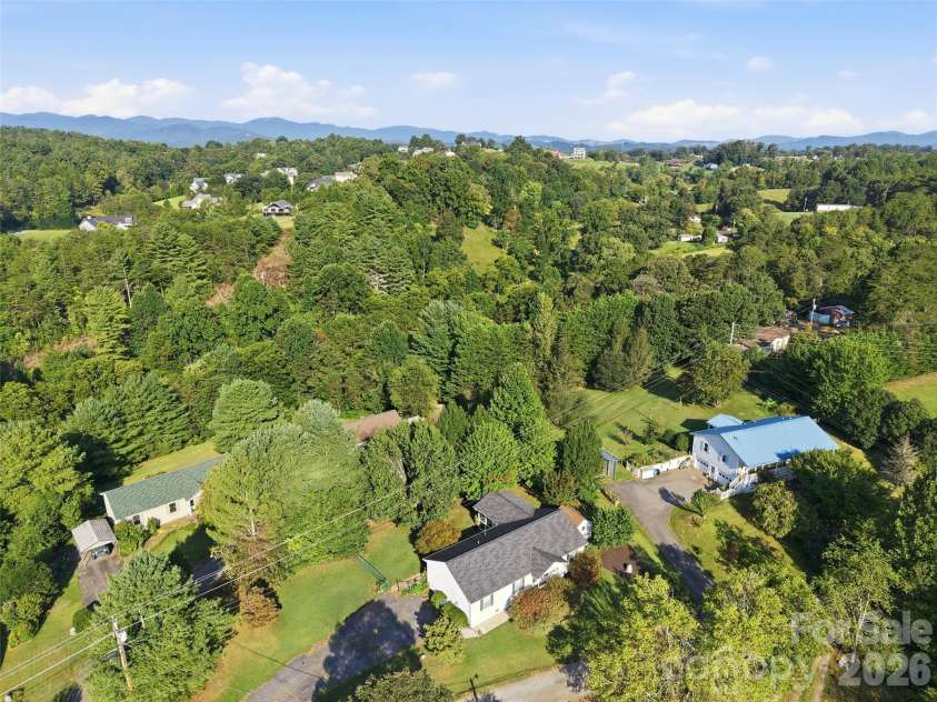 11 Brant Lane, Weaverville, NC 28787.  MLS# CAR4421295, YatesRealty ID 48852. 