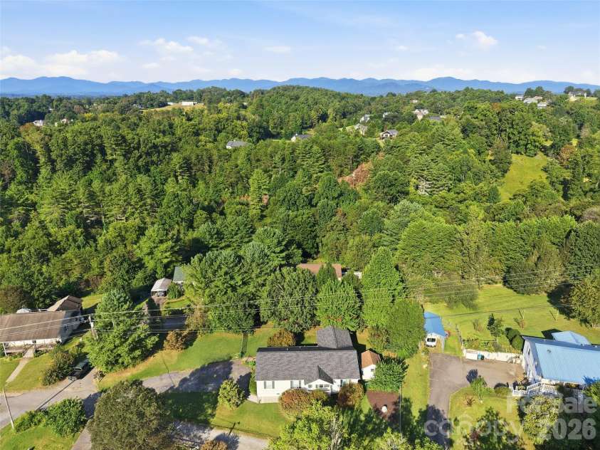 11 Brant Lane, Weaverville, NC 28787.  MLS# CAR4421295, YatesRealty ID 48852. 