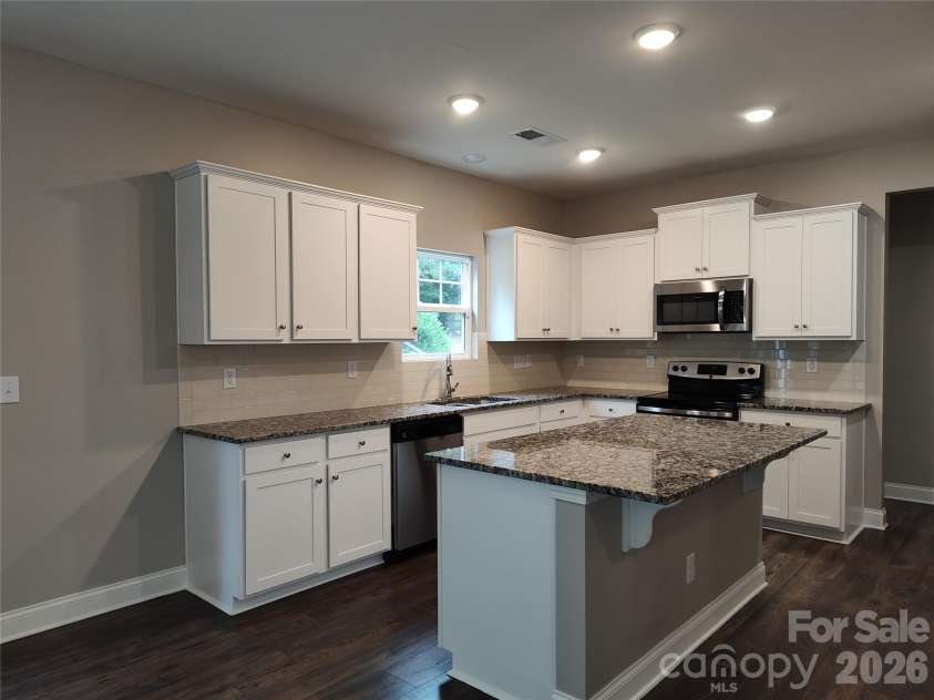 9415 Segundo Lane, Charlotte, NC 28278.  MLS# CAR4421507, YatesRealty ID 48854. 