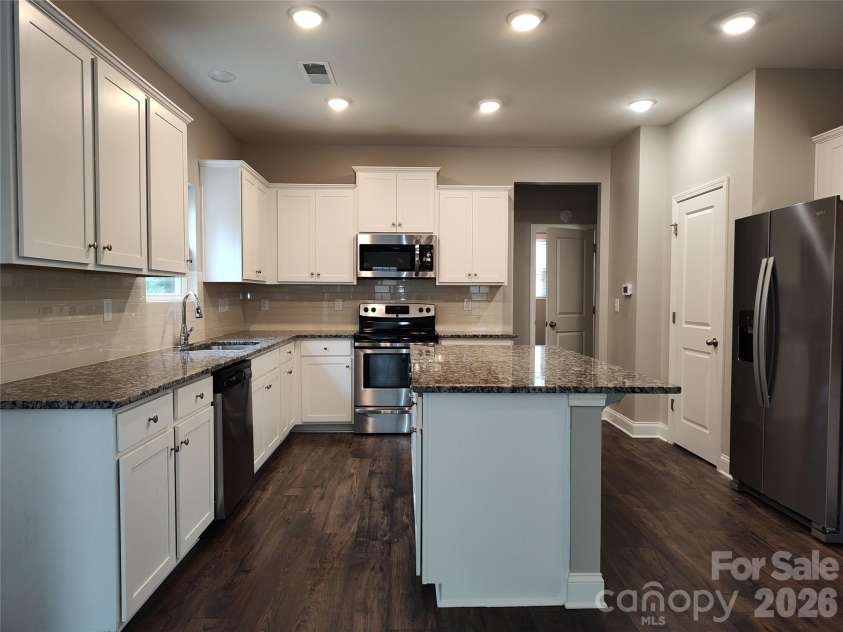 9415 Segundo Lane, Charlotte, NC 28278.  MLS# CAR4421507, YatesRealty ID 48854. 