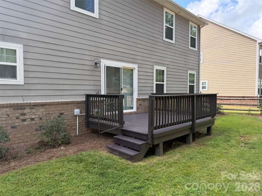 9415 Segundo Lane, Charlotte, NC 28278.  MLS# CAR4421507, YatesRealty ID 48854. 