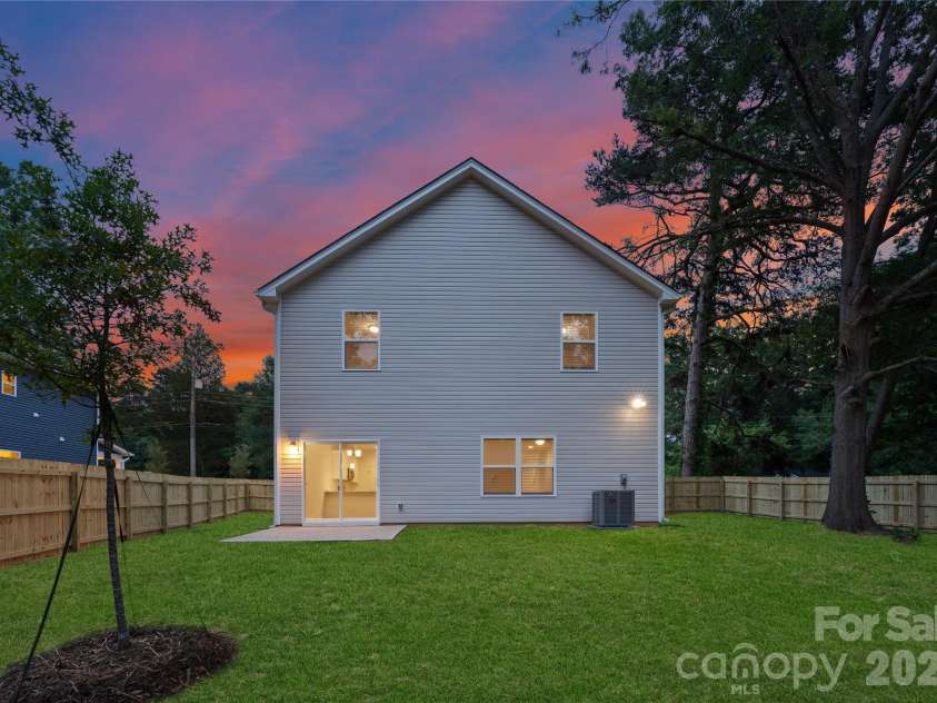 1035 Rodey Avenue, Charlotte, NC 28206.  MLS# CAR4413716, YatesRealty ID 48855. Representation