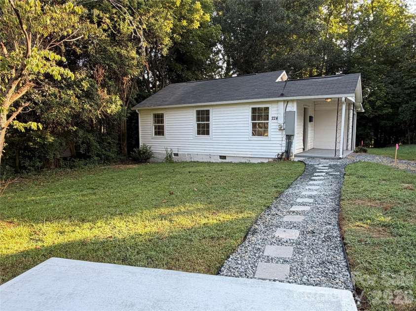 224 Avery Street, Fort Mill, SC 29715.  MLS# CAR4407466, YatesRealty ID 48858. 