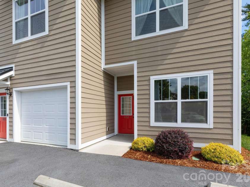 138 Foxden Drive, Fletcher, NC 28732.  MLS# CAR4421389, YatesRealty ID 48859. 