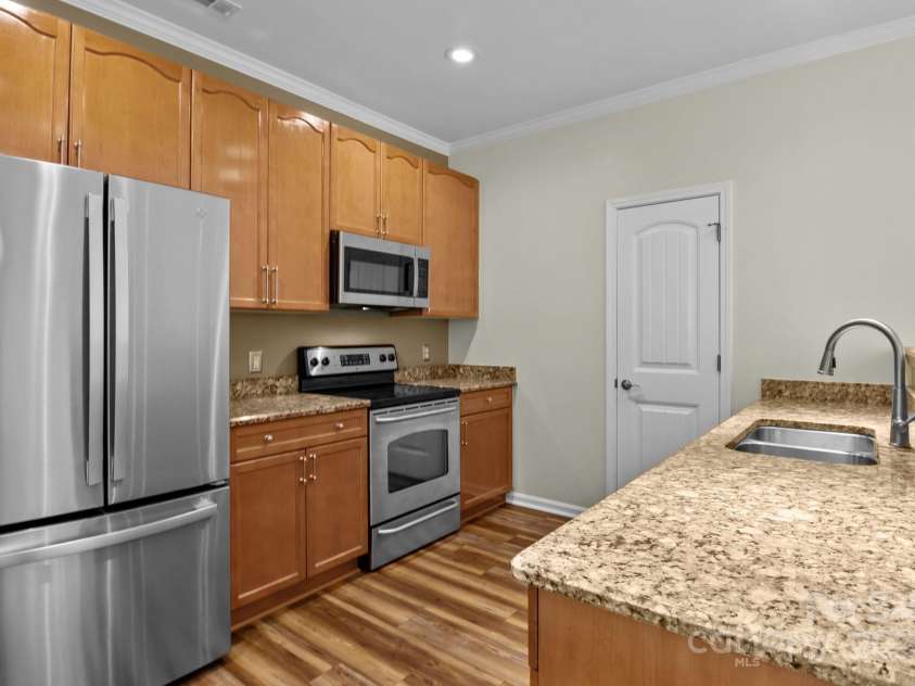 1127 Central Park Circle, Davidson, NC 28036.  MLS# CAR4223749, YatesRealty ID 4886. 
