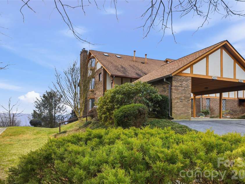 1403 Fleetwood Plaza, Hendersonville, NC 28739.  MLS# CAR4332853, YatesRealty ID 4886. 