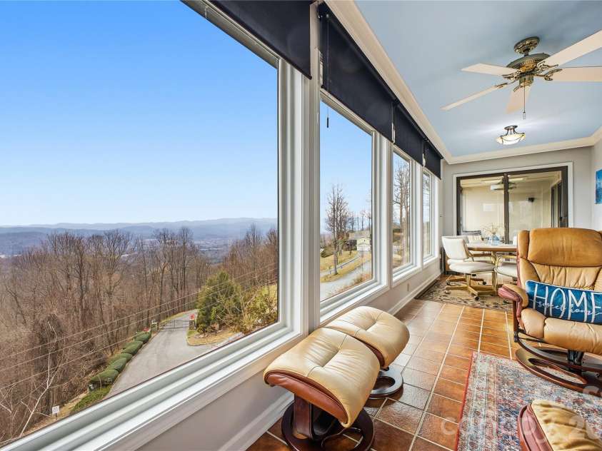 1403 Fleetwood Plaza, Hendersonville, NC 28739.  MLS# CAR4332853, YatesRealty ID 4886. 