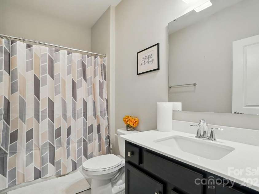 18619 Mainsail Court, Lancaster, SC 29720.  MLS# CAR4268719, YatesRealty ID 4886. Hall Bath