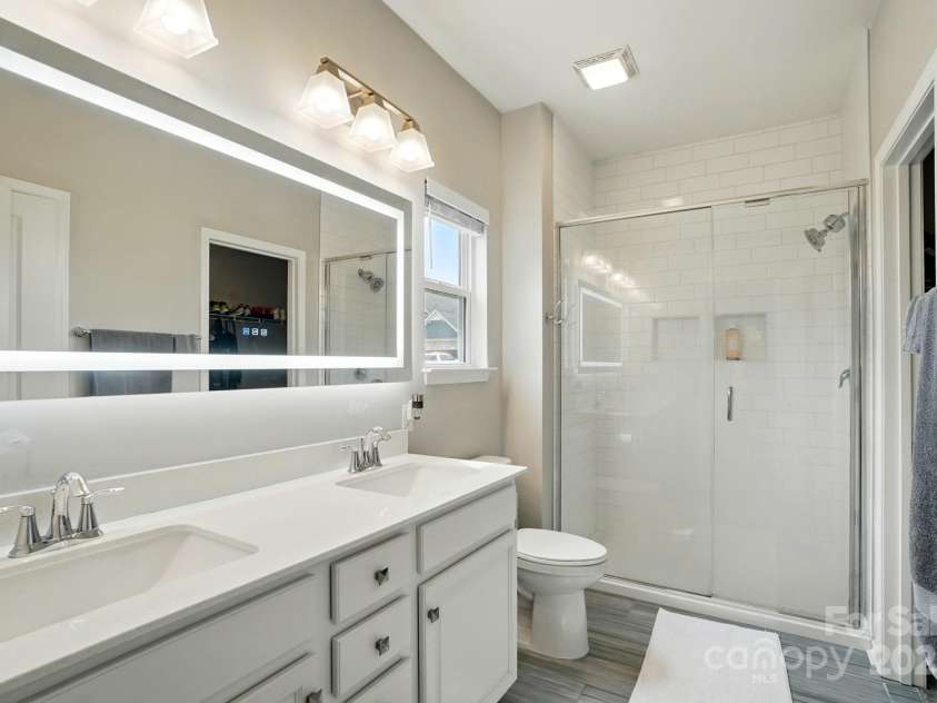 18619 Mainsail Court, Lancaster, SC 29720.  MLS# CAR4268719, YatesRealty ID 4886. Primary Bath