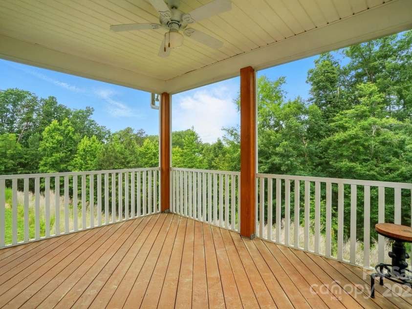 18619 Mainsail Court, Lancaster, SC 29720.  MLS# CAR4268719, YatesRealty ID 4886. Screen Deck