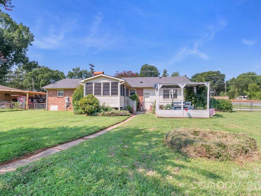 6424 Wilgrove Mint Hill Road, Mint Hill, NC 28227.  MLS# CAR4413641, YatesRealty ID 48860. 