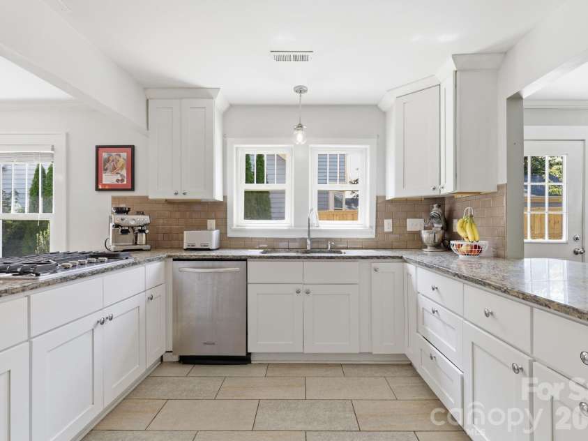 3405 Benard Avenue, Charlotte, NC 28206.  MLS# CAR4418724, YatesRealty ID 48862. 