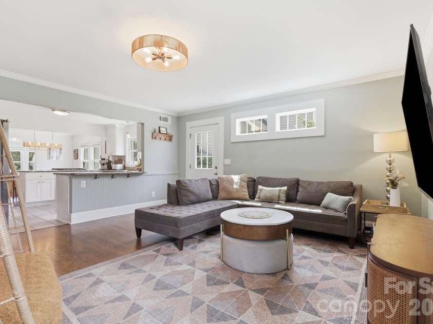 3405 Benard Avenue, Charlotte, NC 28206.  MLS# CAR4418724, YatesRealty ID 48862. 