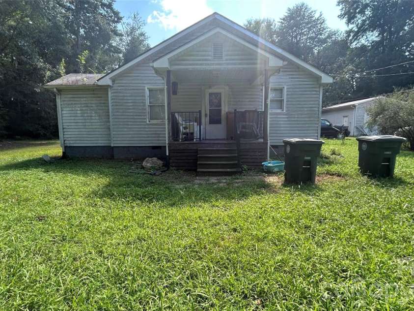 1105 Davis Street, Salisbury, NC 28146.  MLS# CAR4421718, YatesRealty ID 48864. 