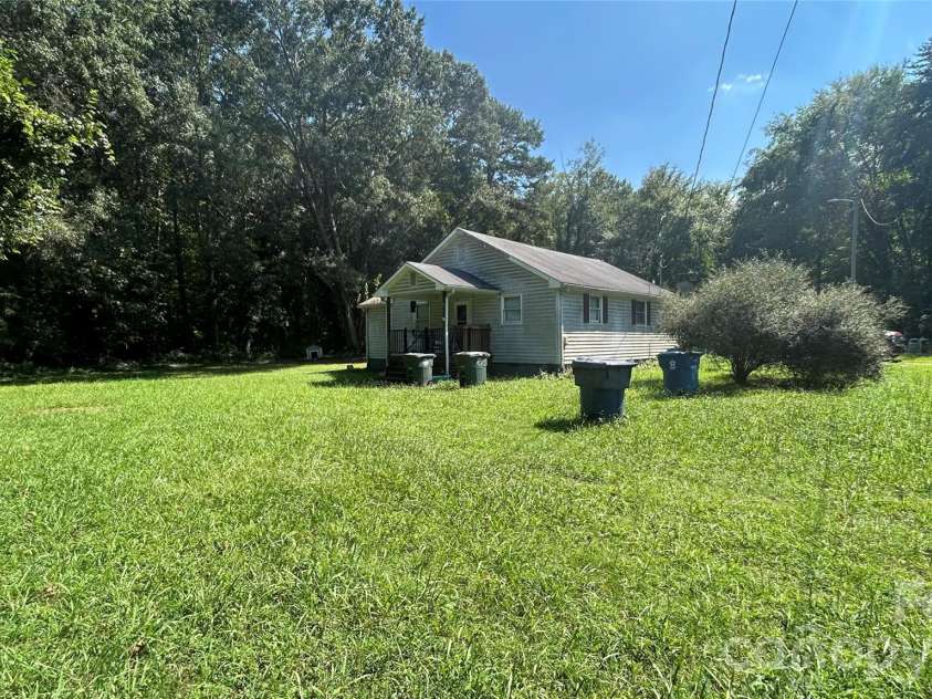 1105 Davis Street, Salisbury, NC 28146.  MLS# CAR4421718, YatesRealty ID 48864. 