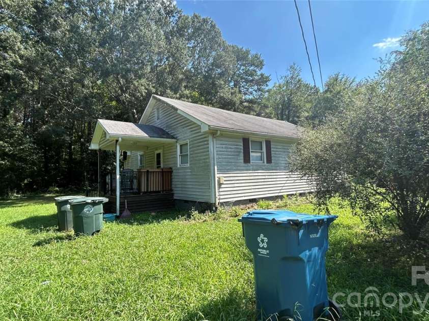1105 Davis Street, Salisbury, NC 28146.  MLS# CAR4421718, YatesRealty ID 48864. 