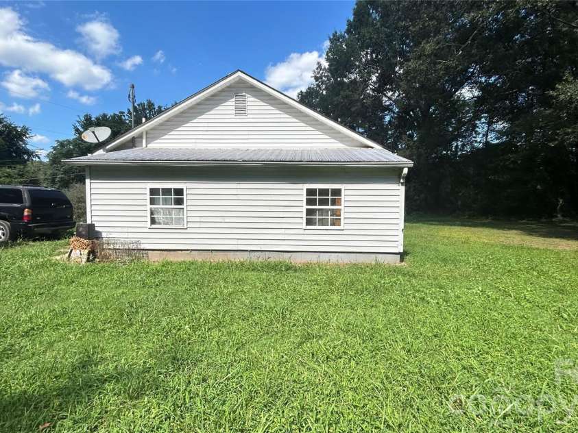 1105 Davis Street, Salisbury, NC 28146.  MLS# CAR4421718, YatesRealty ID 48864. 