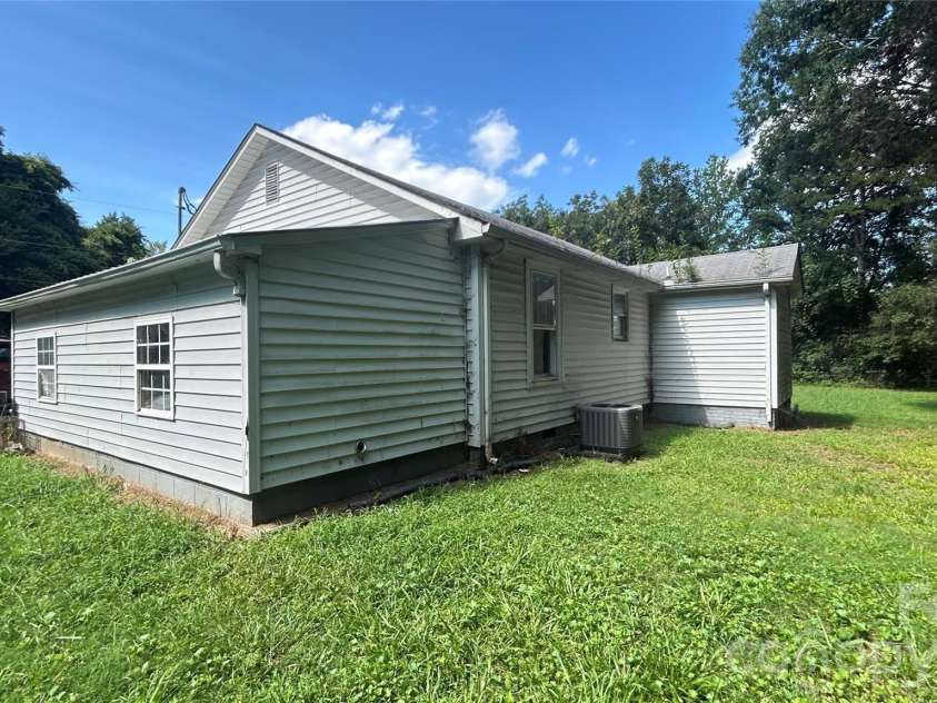 1105 Davis Street, Salisbury, NC 28146.  MLS# CAR4421718, YatesRealty ID 48864. 