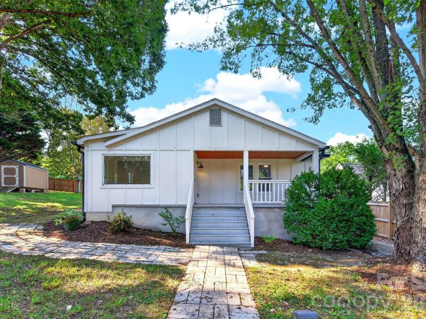 39 Wyatt Street, Asheville, NC 28803.  MLS# CAR4420153, YatesRealty ID 48865. 