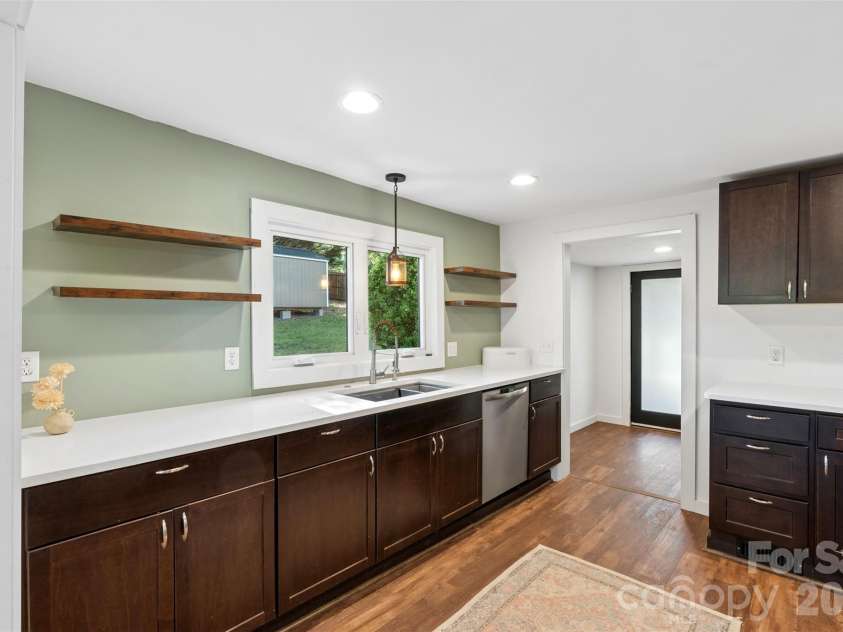 39 Wyatt Street, Asheville, NC 28803.  MLS# CAR4420153, YatesRealty ID 48865. 